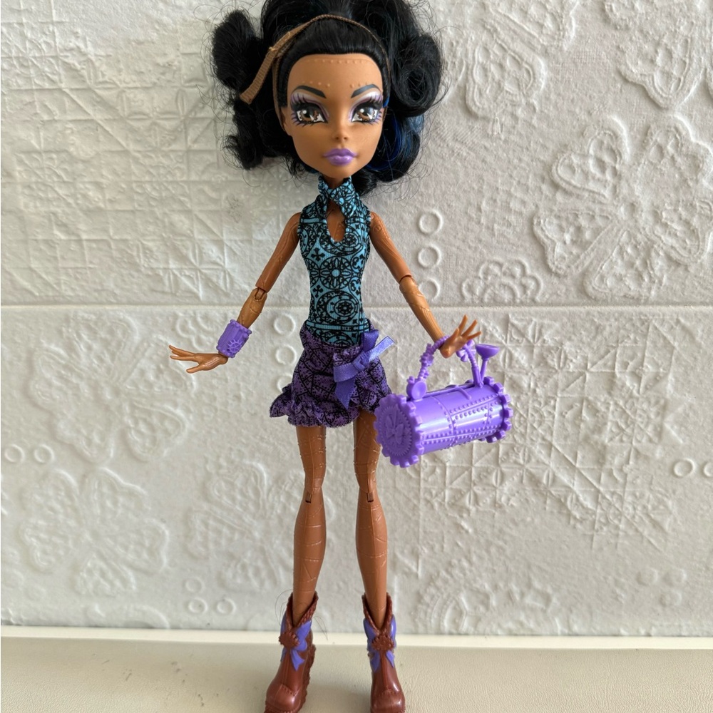 Monster high Robecca Steam Art Class